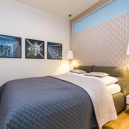 Location Old Town Brand New 2bd Апартаменты