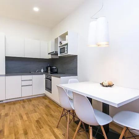 Location Old Town Brand New 2bd * Praga